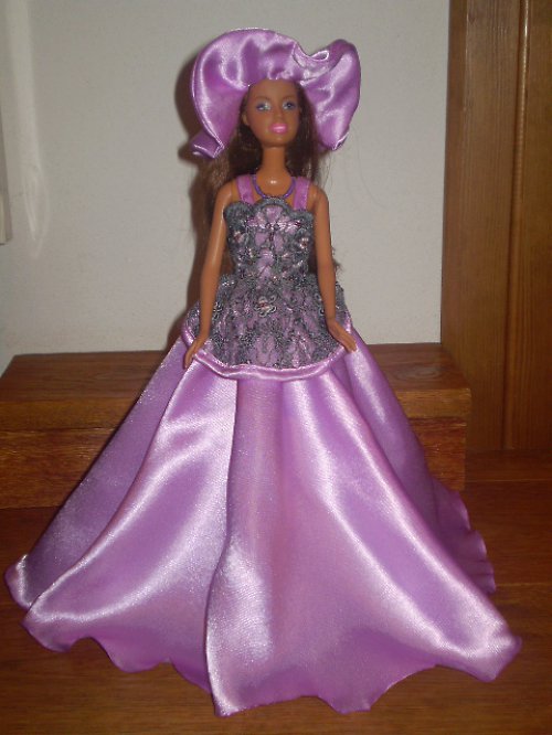 Šatičky s kloboučkem pro Barbie — foto 2