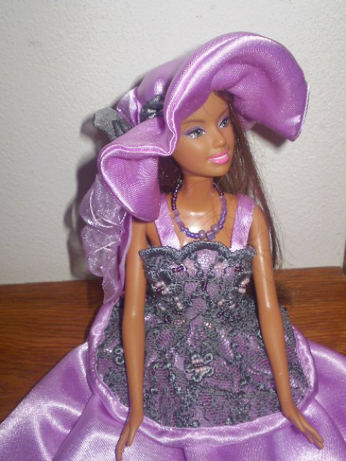 Šatičky s kloboučkem pro Barbie — foto 4