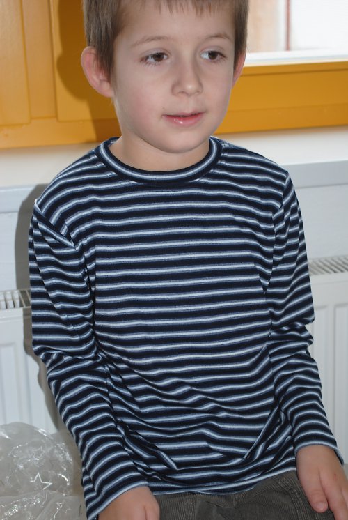 Pruhaté tričko na 5-6 roků — foto 2