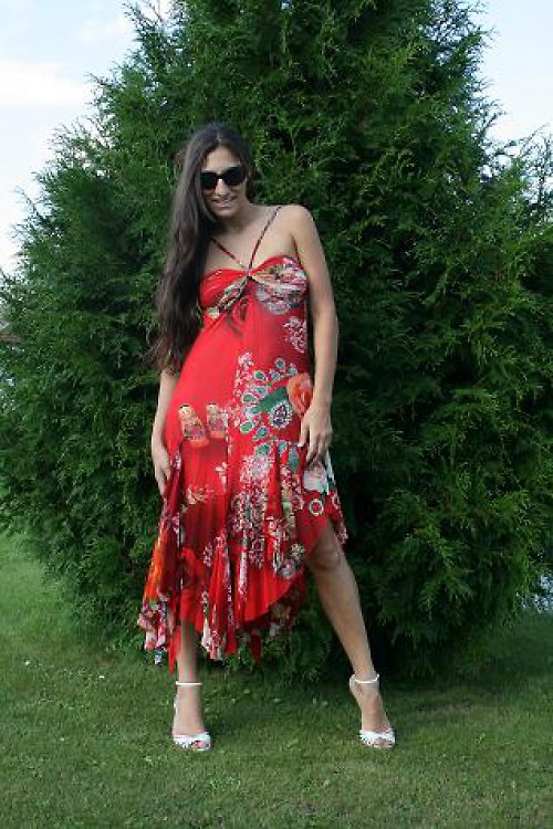 Červené jemné letní šaty — foto 3