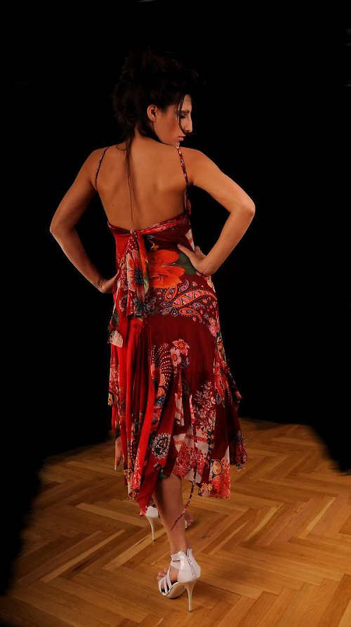 Červené jemné letní šaty — foto 4
