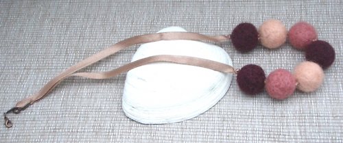 Pudrový náhrdelník — foto 2
