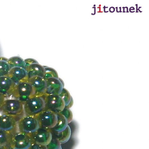 Zelené kuličkové závěsné náušnice — foto 3
