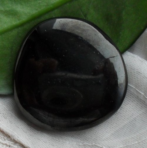 Černý jantar - gagát cca33x33x8mm — foto 2