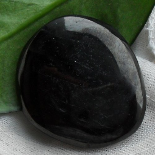Černý jantar - gagát cca36x33x9mm — foto 2