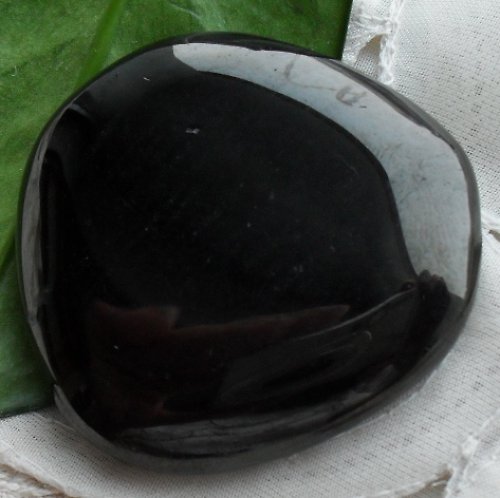 Černý jantar - gagát cca43x41x10mm — foto 2