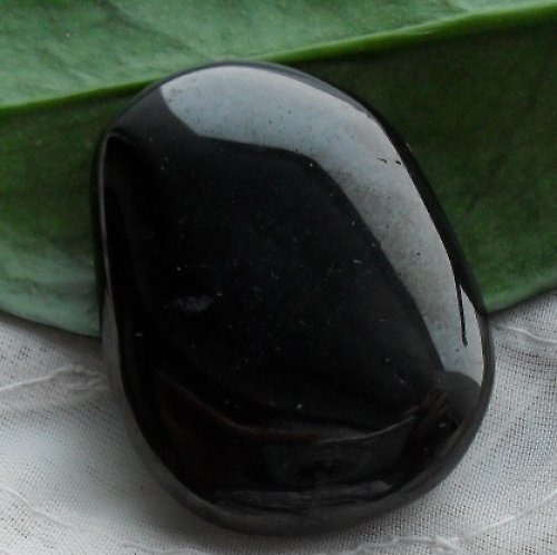 Černý jantar - gagát cca38x28x10mm — foto 2