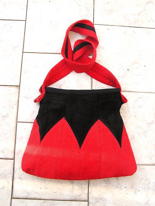 Velká kabeluška - GOTIC PRINCES - PARROT® — foto 2
