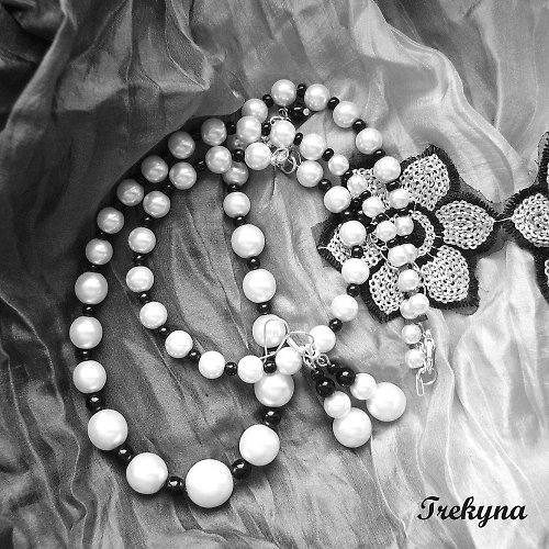 Evergreen v black & white — foto 3