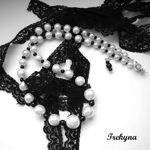 Evergreen v black & white — foto 4