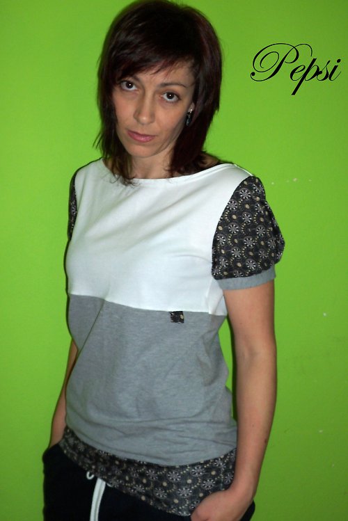 Triko bílo-šedé — foto 2