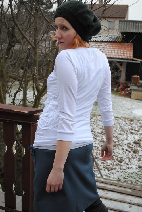 Bílé s aplikací ve velikosti M — foto 4