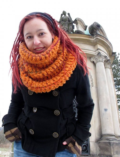 Oranžový nákrčník — foto 2