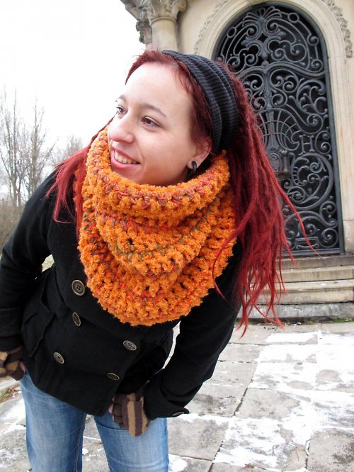 Oranžový nákrčník — foto 3