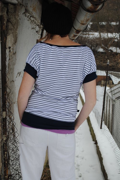 Jemně pruhaté ve velikosti M — foto 3