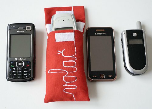 Červený obal na mobil - volač — foto 5
