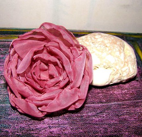 Brož - Babiččina růže — foto 2