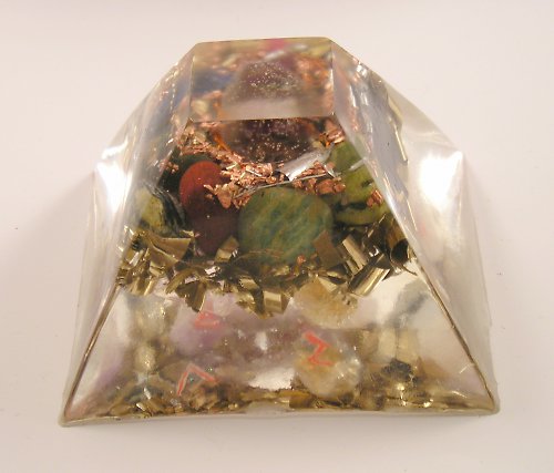 Runová orgonitová pyramida R2 — foto 2