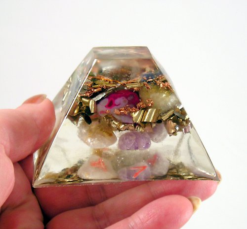 Runová orgonitová pyramida R2 — foto 3