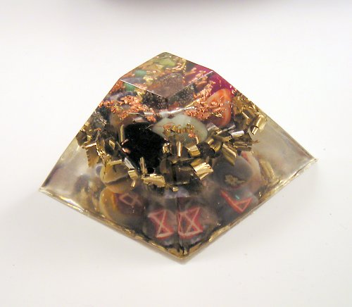 Runová orgonitová pyramida R3 — foto 3
