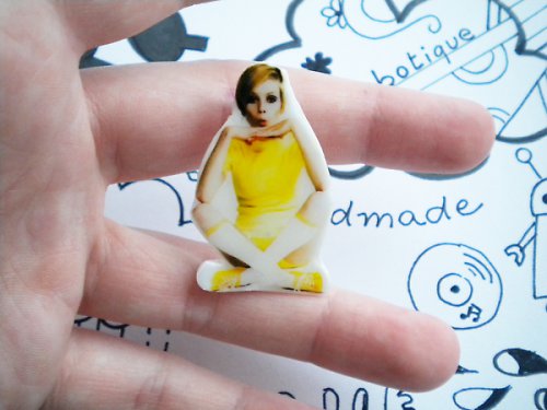 Ops! Twiggy! ~ brož — foto 2