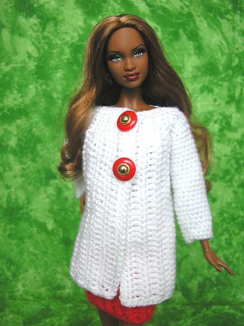 Bílo-červený kostýmek pro Barbie — foto 3