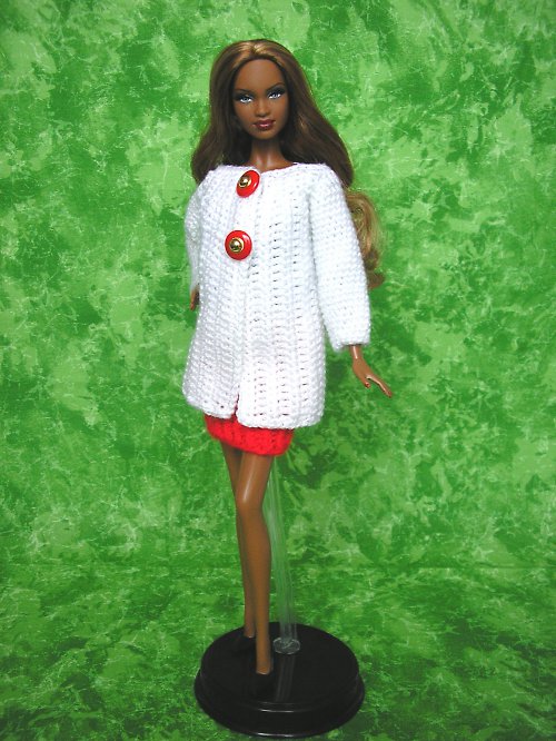 Bílo-červený kostýmek pro Barbie — foto 4