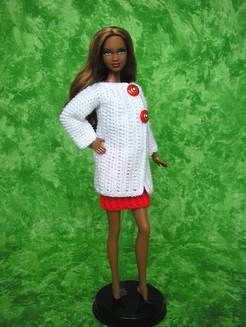 Bílo-červený kostýmek pro Barbie — foto 5