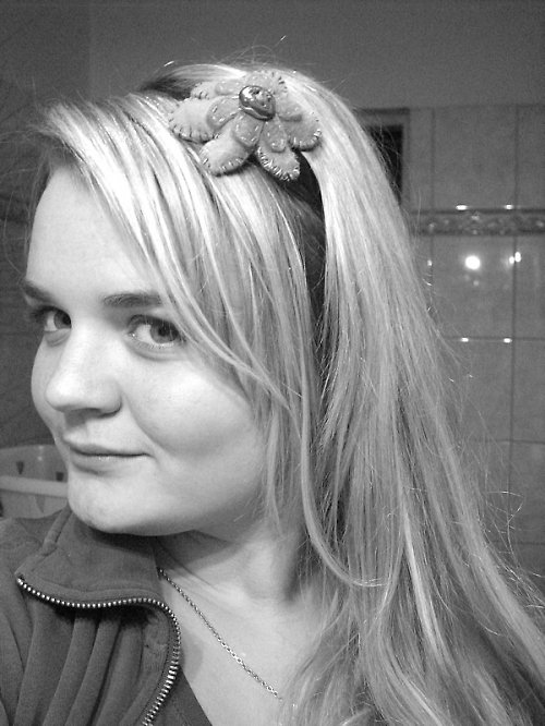 Holka kytkatá — foto 4