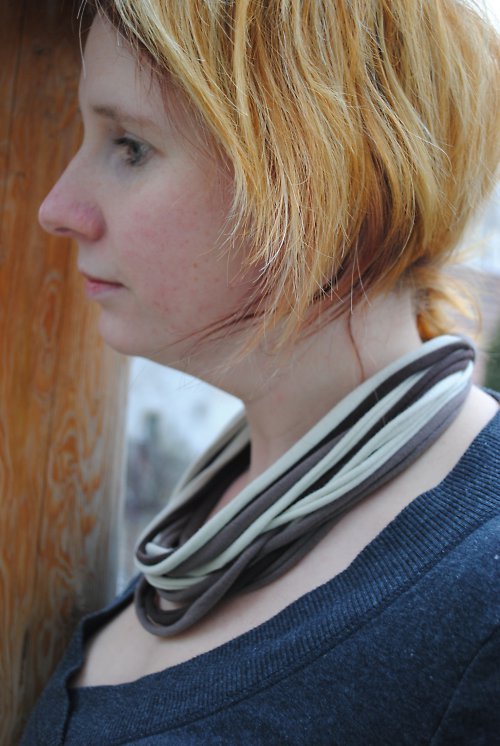 Náhrdelník hnědý — foto 4