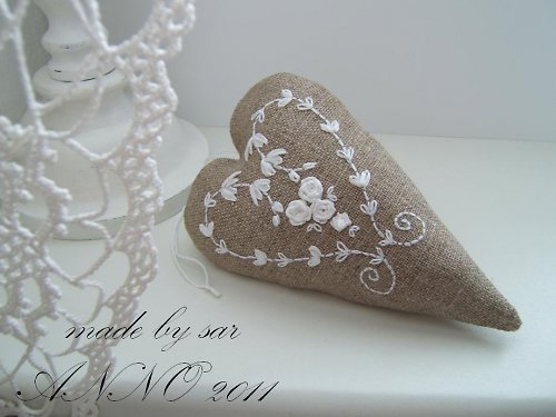 Broderie au ruban - bílé srdíčko — foto 2