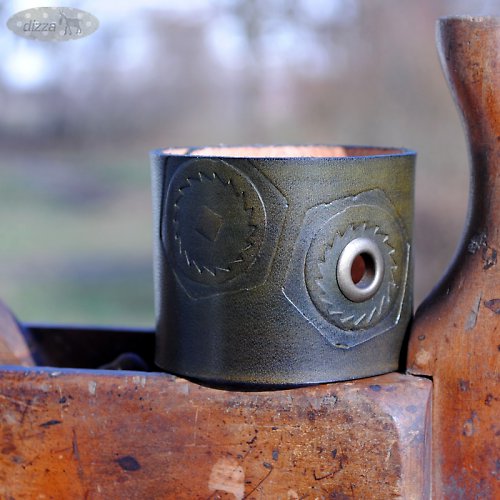 Kožený náramek Industrial — foto 3