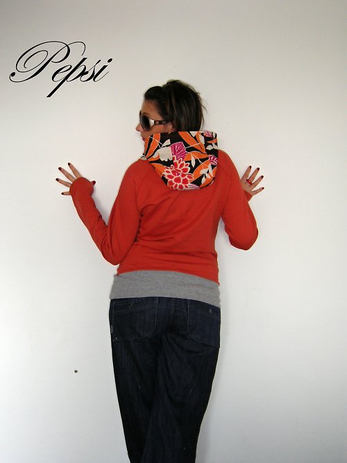 Mikina — foto 3