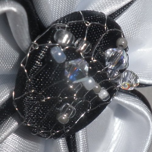 Kanzashi brož Black an white harmony — foto 2
