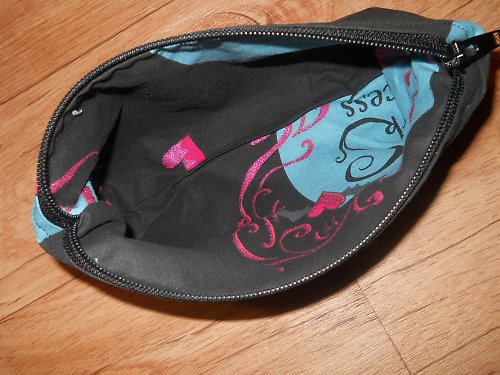 Taštička černy zip — foto 2