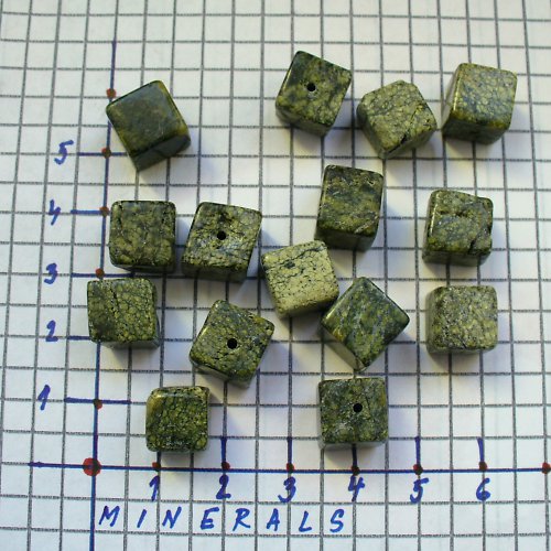 Serpentinit krychle 1cm, 2ks — foto 3