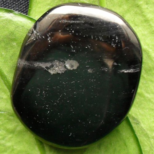 Černý jantar - gagát cca41x33x8mm — foto 2