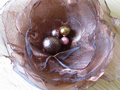 Tmavěhnědý kvítek — foto 2