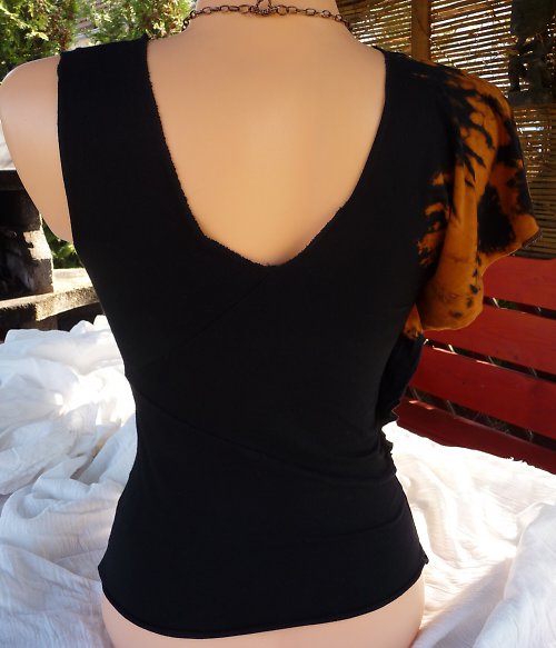 Černý top ,asymetrický — foto 2