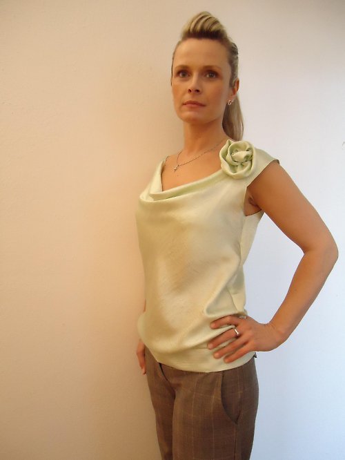 Saténová halenka — foto 5