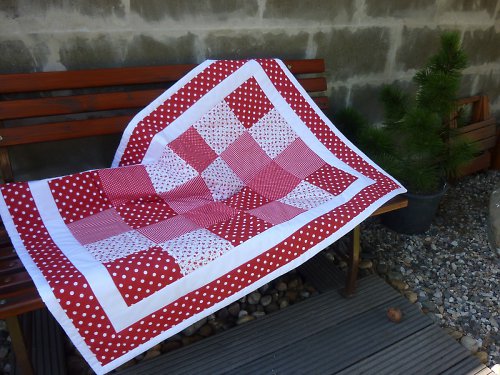 Deka se čtverci dočervena — foto 2
