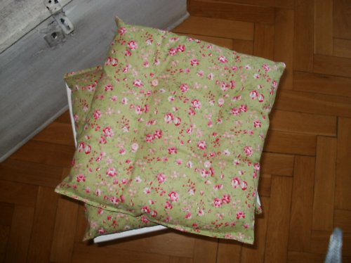 Sedáky na stoličku — foto 2