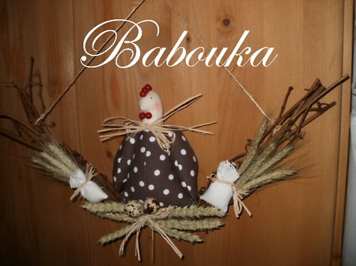 Slepička na proutěné houpačce- do okna — foto 2