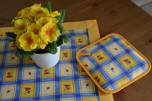 Šípkový modrožlutý — foto 3
