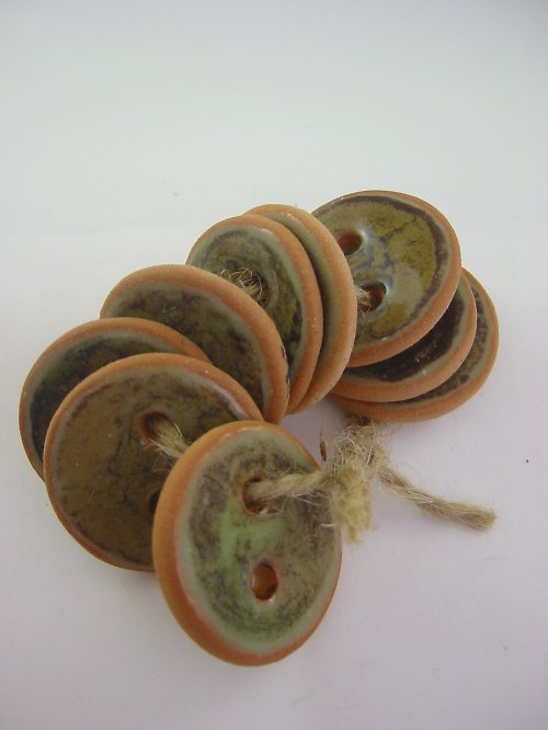 Knoflík jednoduchý zelený — foto 2
