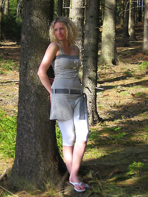 Pruhované šaty — foto 2