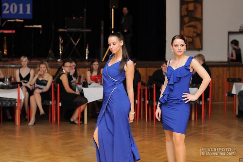 Asymetrické modré šatičky - SLEVA!!!! — foto 2