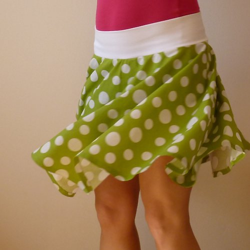 Kolová puntíkatá sukýnka — foto 2
