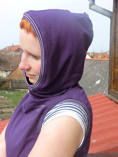 Vesta s kapuckou pro Coolusku — foto 2