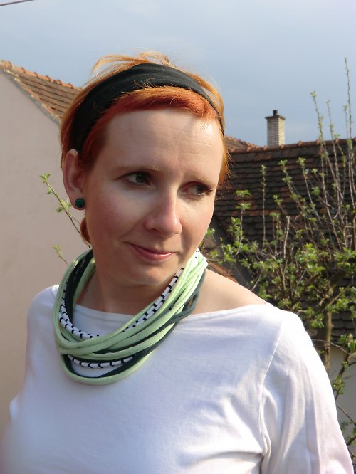 Náhrdelník zeleno pruhovaný — foto 2
